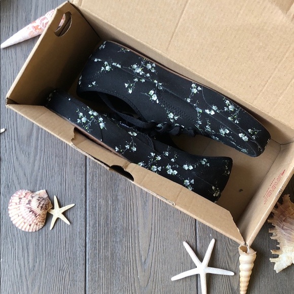 🍋VANS MIDNIGHT FLORAL🍋 - Picture 8 of 8